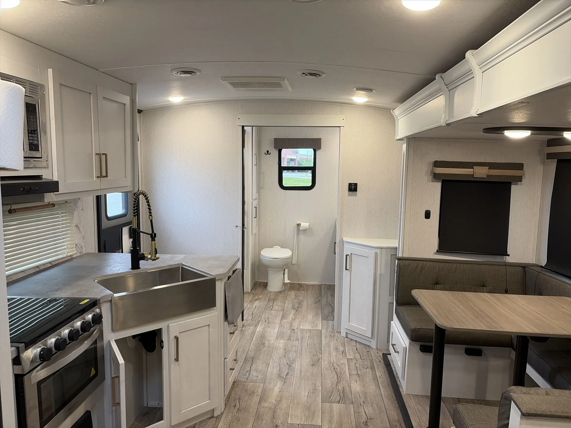 2022 Dutchmen Astoria 2703RB — living area main