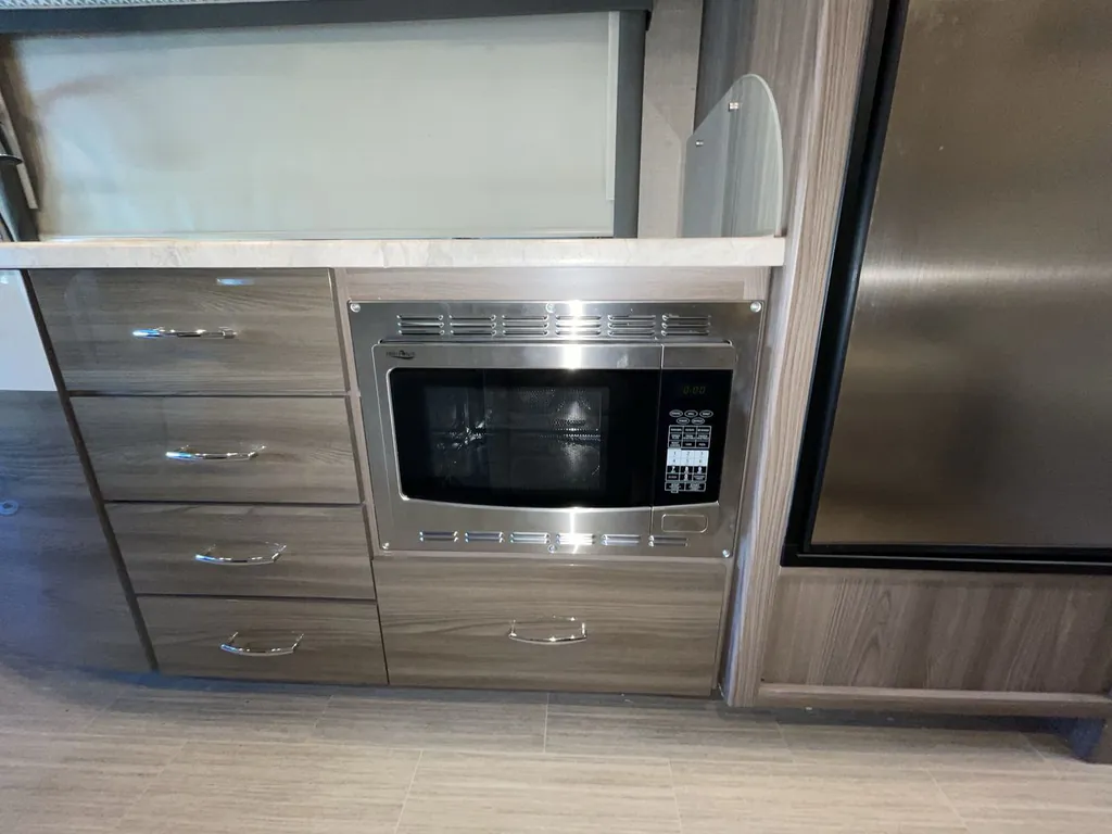 2022 Thor Motor Coach Tiburon 24FB, Photos photo 9