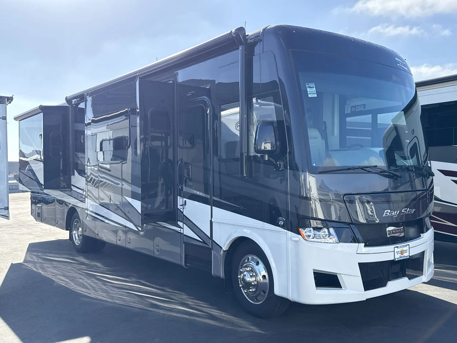 2027 Newmar Bay Star 3639 - Photo 2