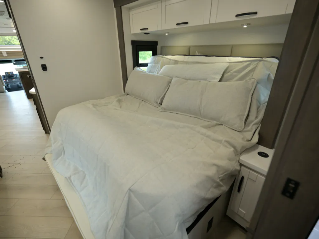 2027 Entegra Coach Accolade 37K, Photos photo 27