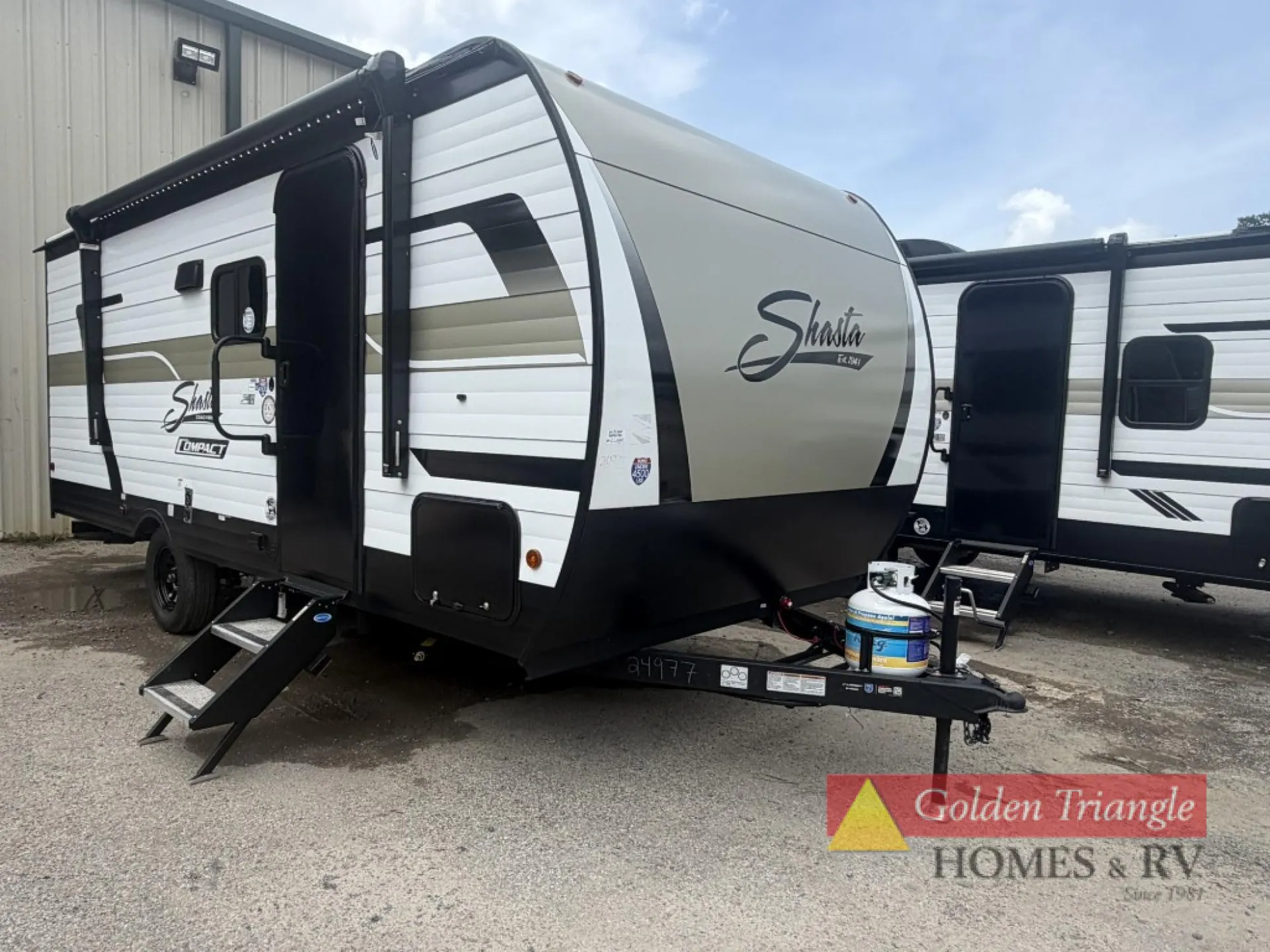 2027 Coachmen Shasta Compact 18DBL - Photo 2