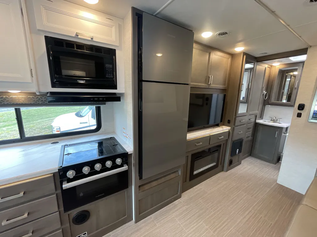 2025 Thor Motor Coach Freedom Elite 27HE, Photos photo 8