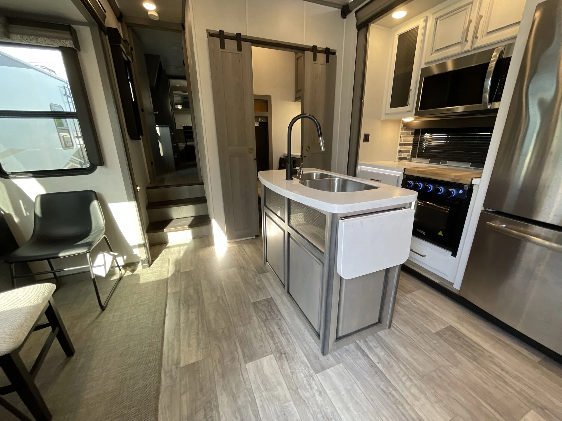 2021 Keystone Montana 3763BP — stove oven open