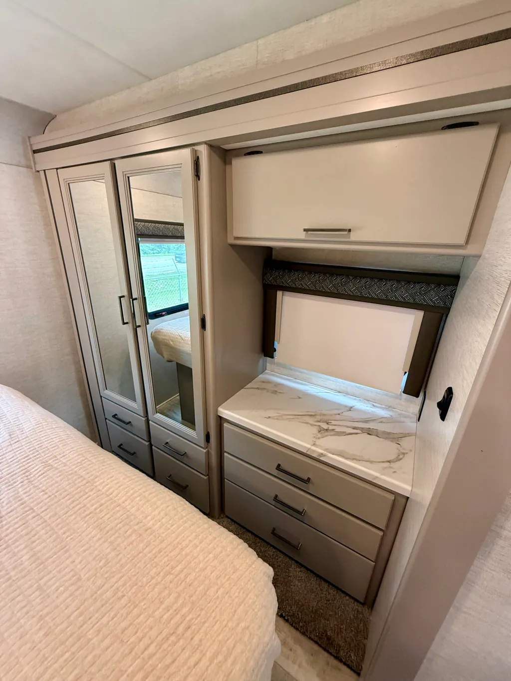 2024 Thor Motor Coach Chateau 31EV, Photos photo 18