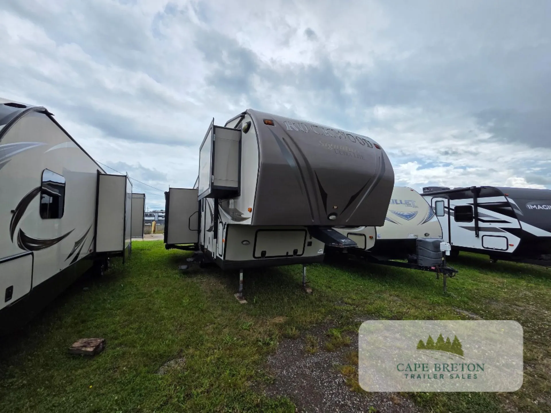 2012 Forest River Rockwood Signature Ultra Lite 8289WS - Photo 2