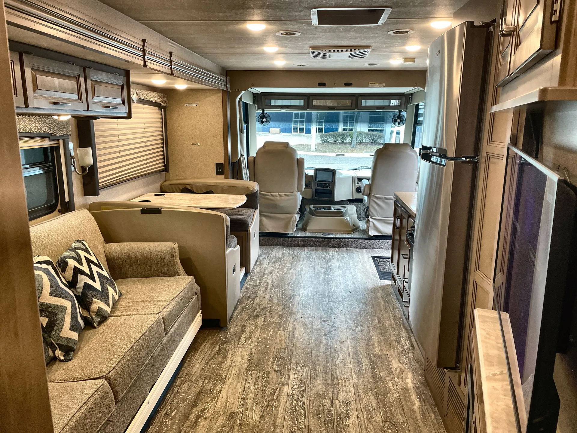 2020 Thor Motor Coach Hurricane 35M — living area main