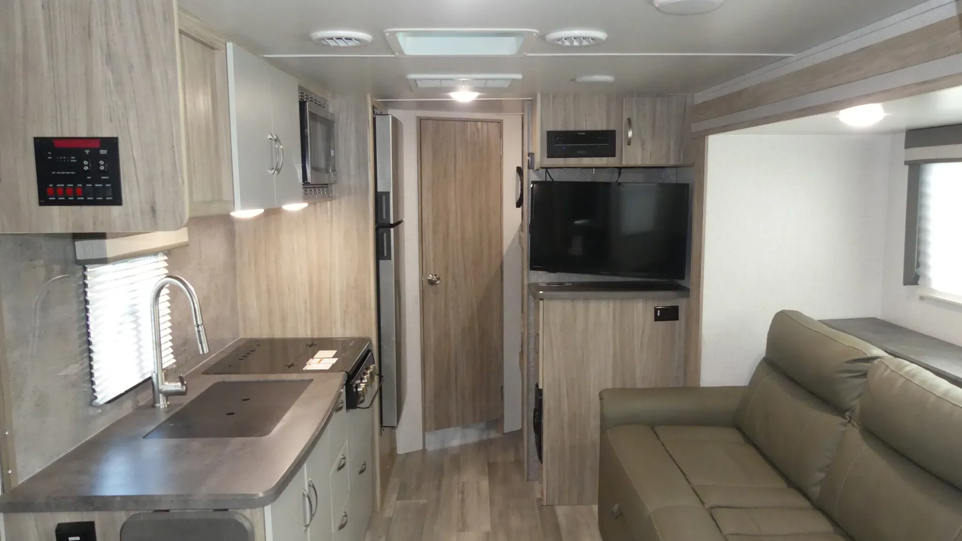 2022 Winnebago Micro Minnie 2306BHS - Photo 3