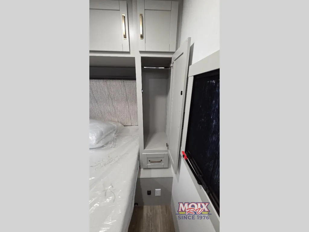 2026 Brinkley Model Z Air 297, Photos photo 24