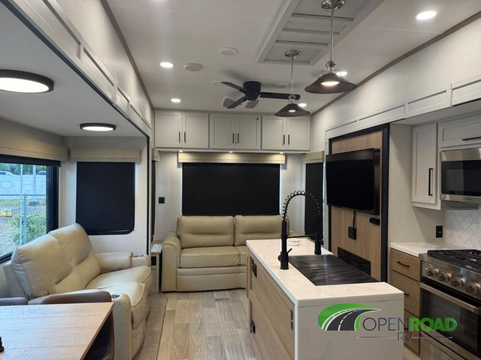 2025 Forest River Sandpiper 3370RLS - Photo 4