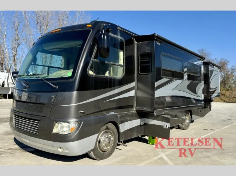 2012 Thor Motor Coach Serrano 31X - Photo 2