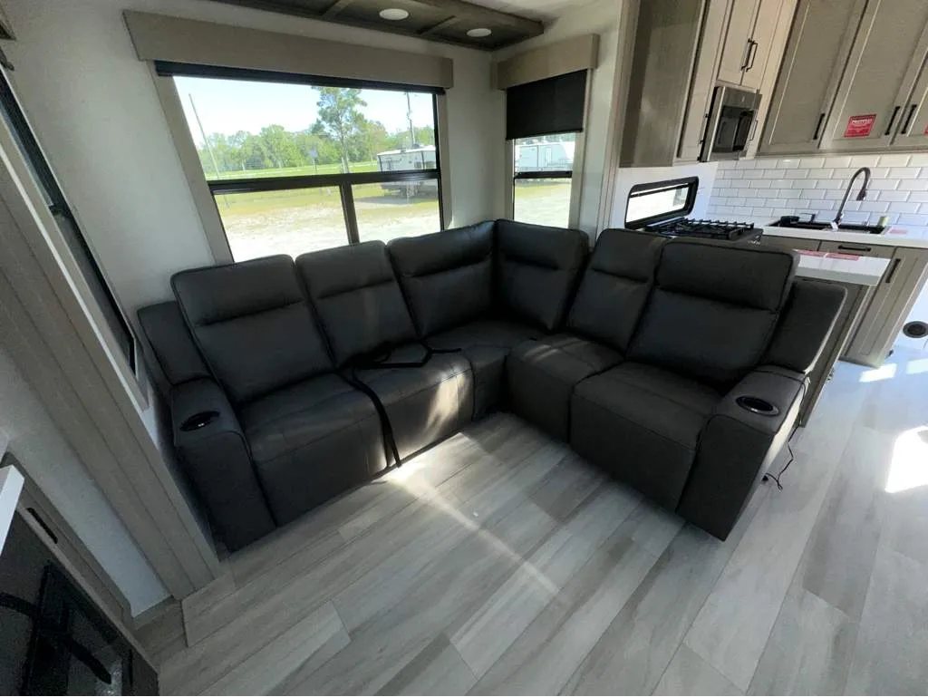 2026 Grand Design Momentum M-Class 414M, Photos photo 17