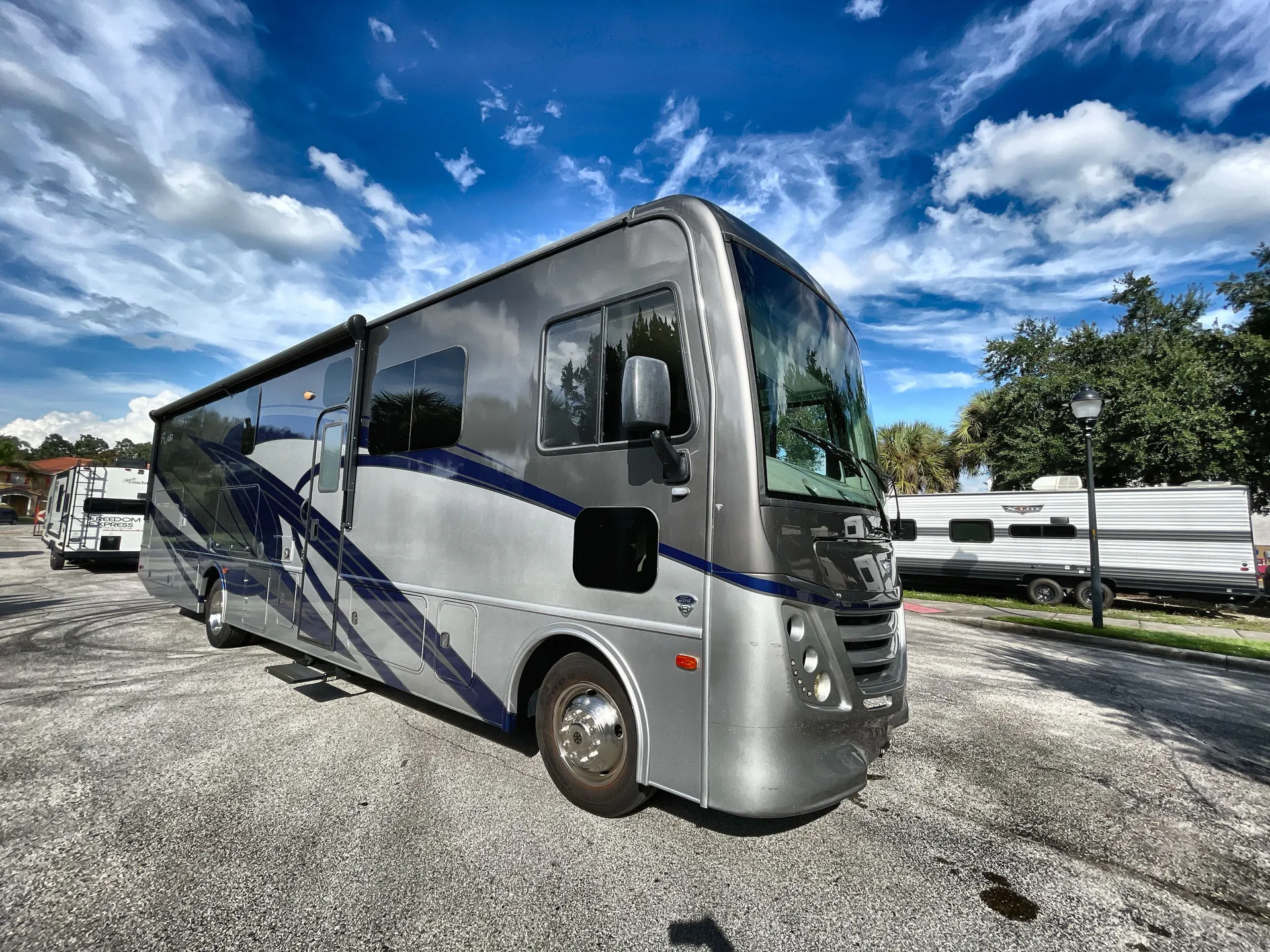 2021 Fleetwood Flair 34J - Photo 2