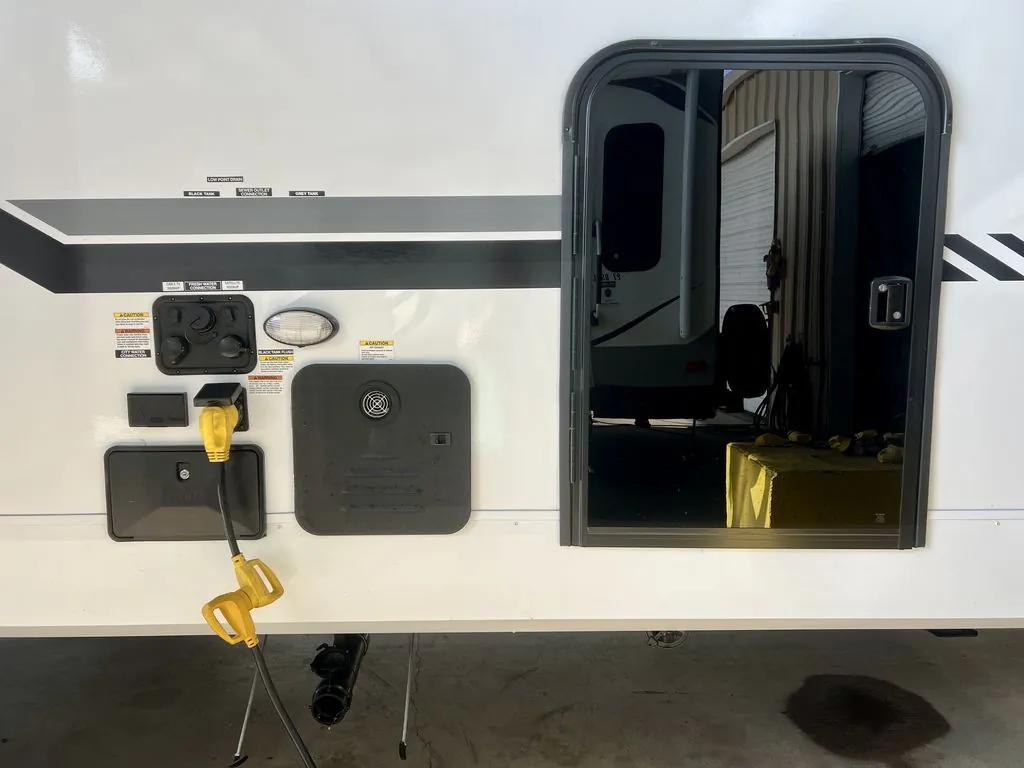 2026 Forest River Cherokee Alpha Wolf 29TB, Photos photo 15