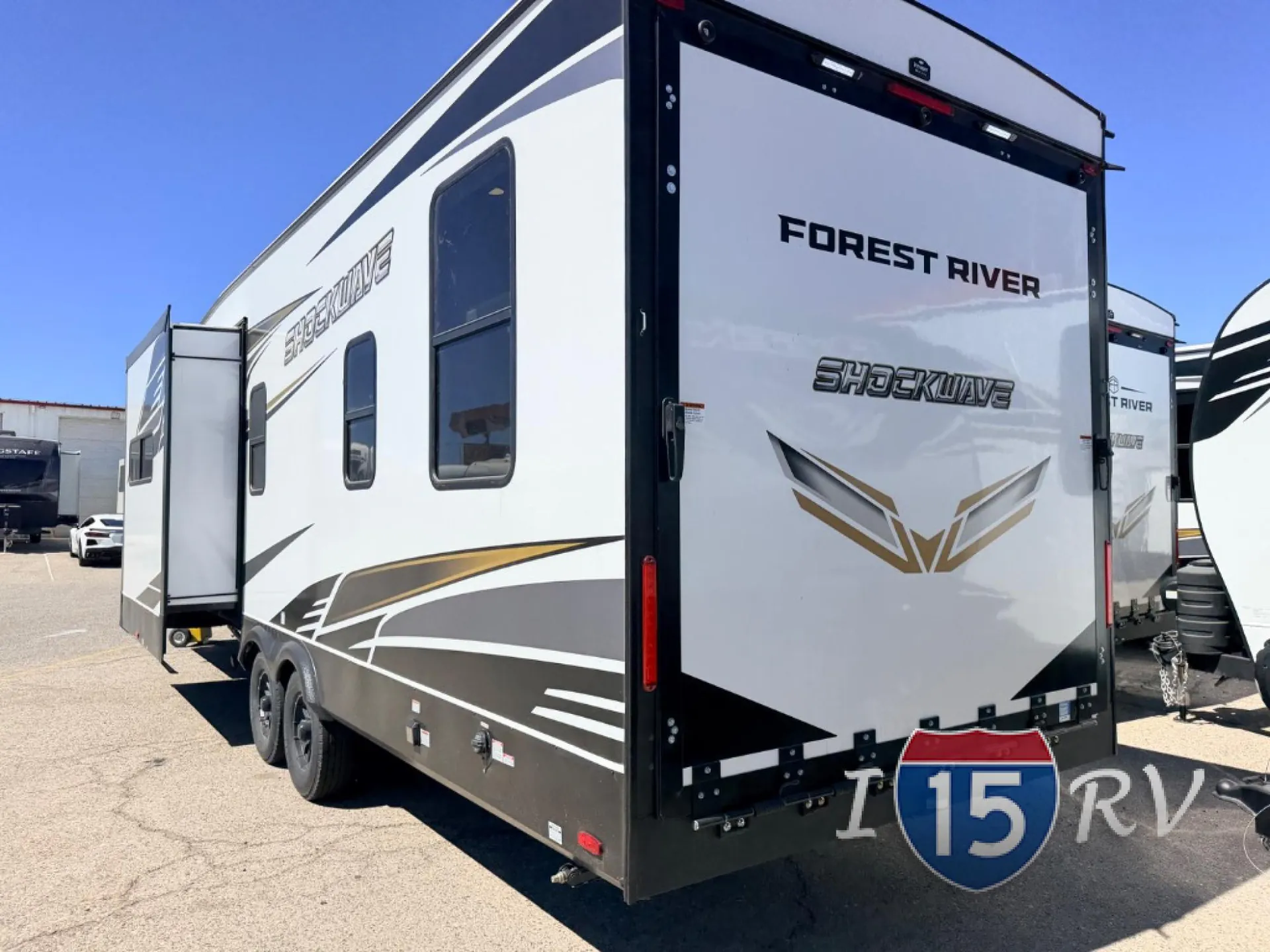 2027 Forest River Shockwave 2900 - Photo 4