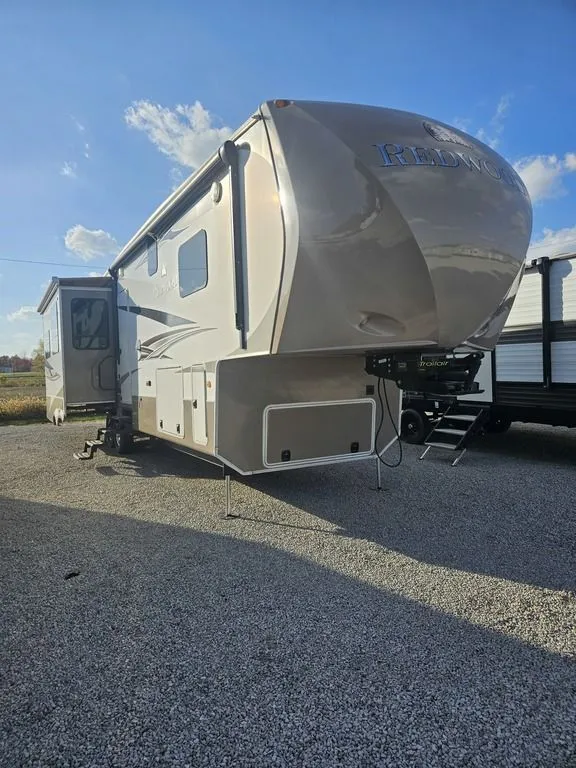 1997 Itasca Suncruiser Suncruiser 32WQ - Photo 2