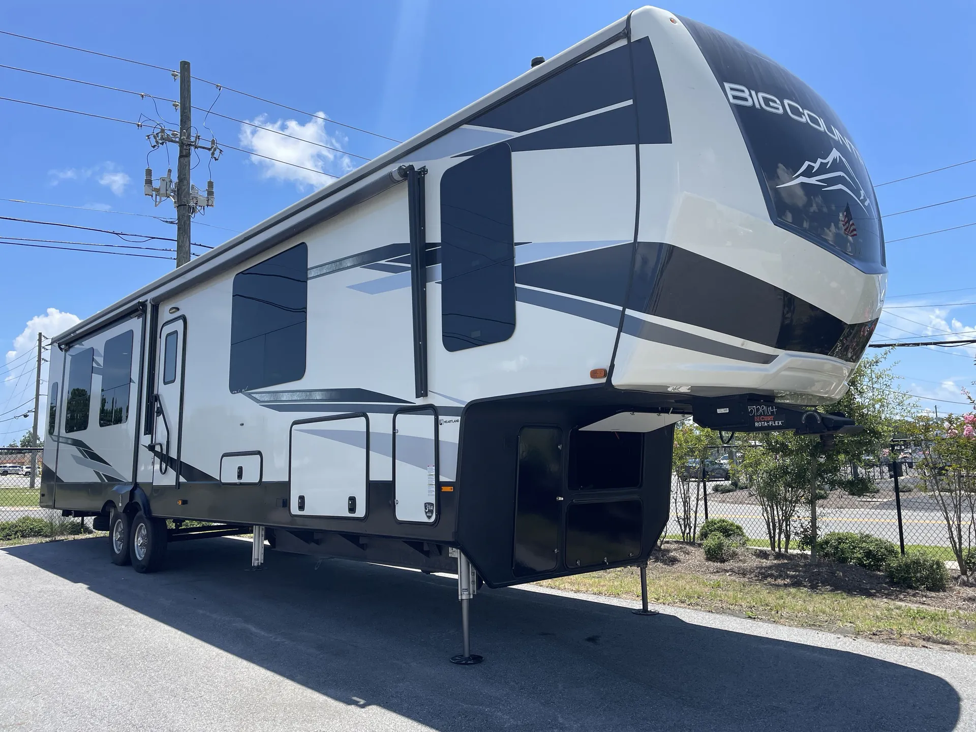 2022 Heartland Big Country 3851MO - Photo 2