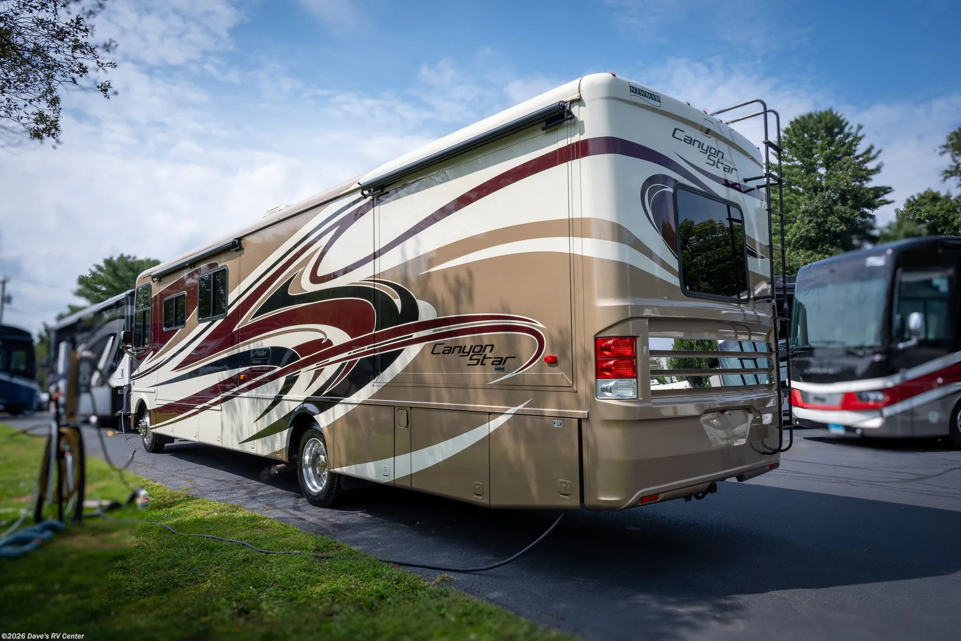 2014 Newmar Canyon Star 3911 - Photo 4