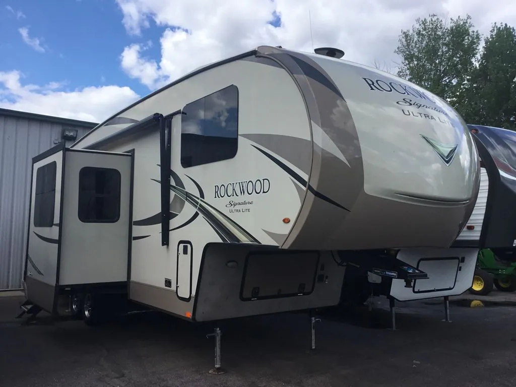 2019 Forest River RV Rockwood Signature Ultra Lite 8297S - Photo 2
