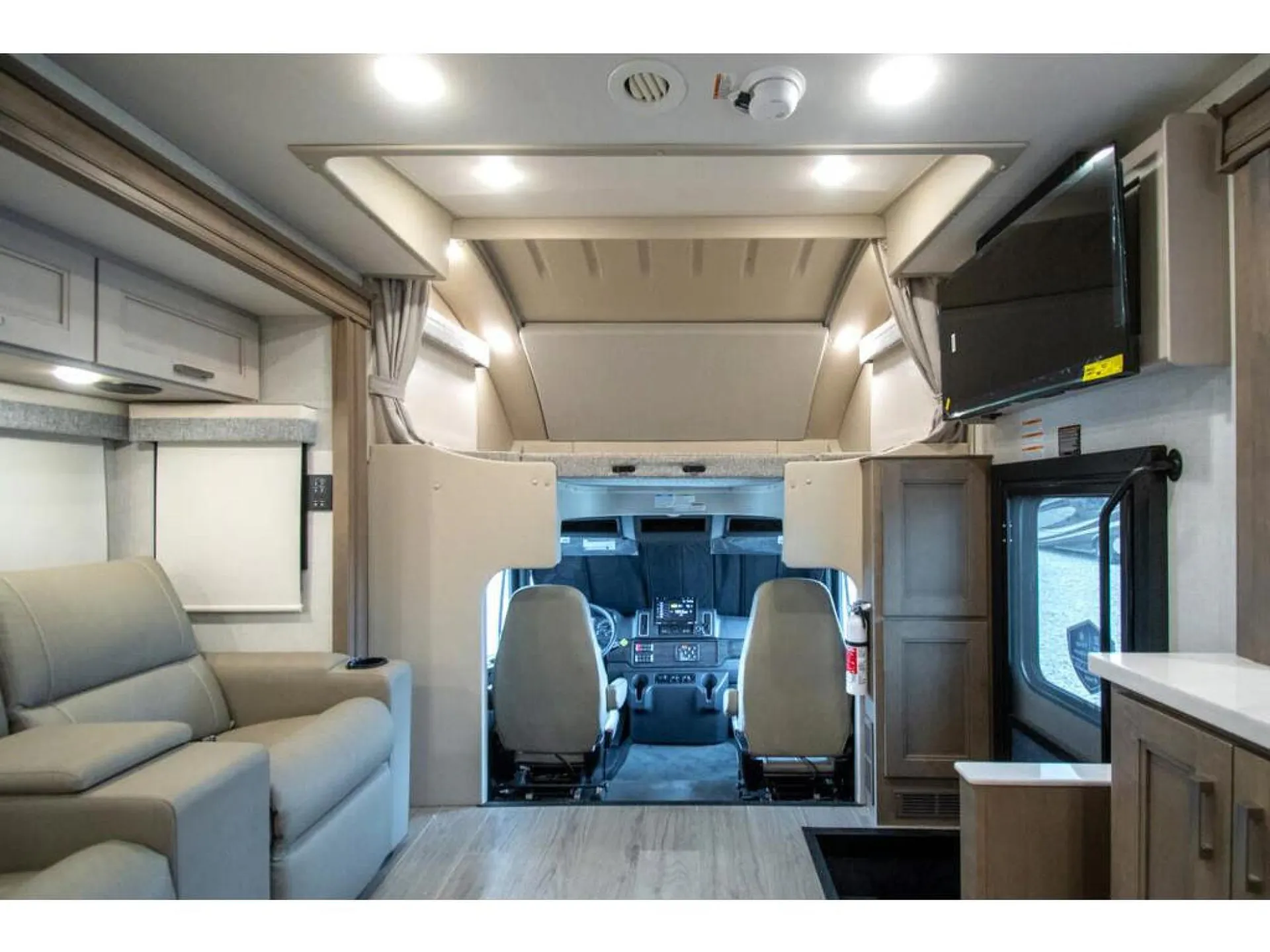 2026 Thor Motor Coach Pasadena SV 38XL - Photo 4