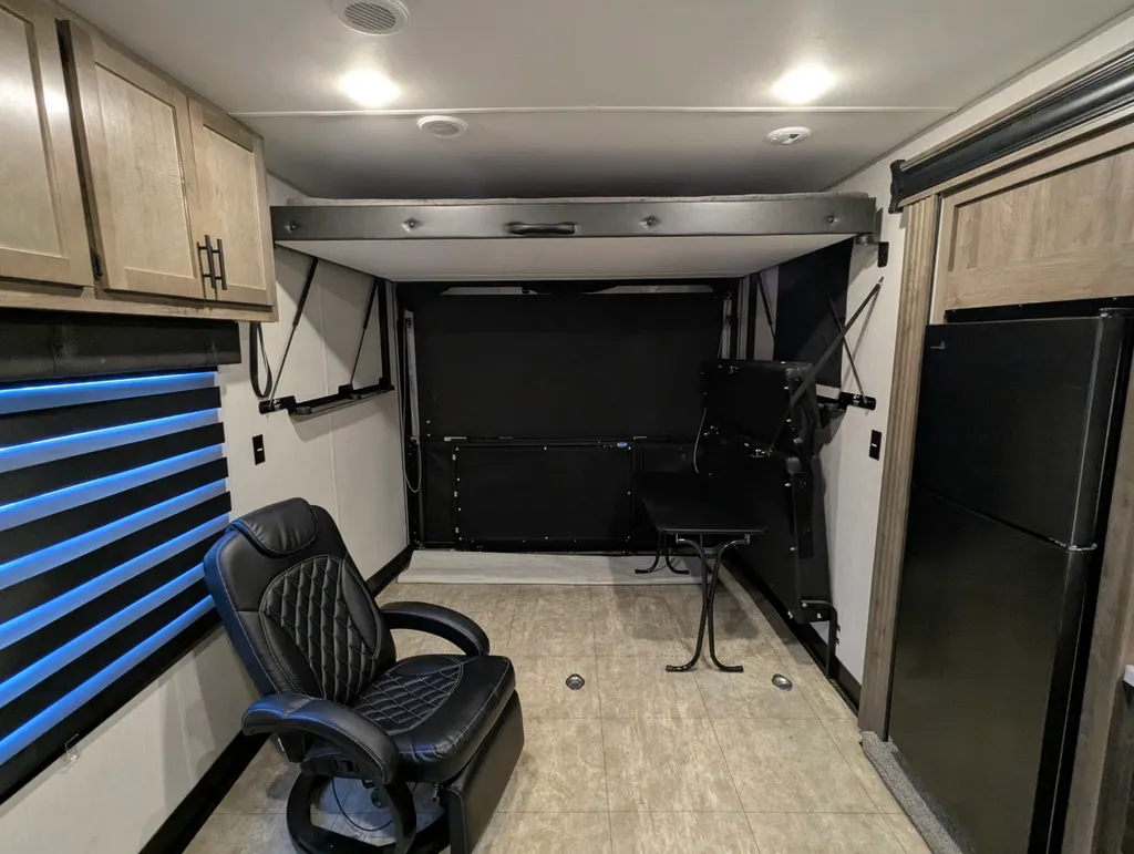 2022 Forest River Vengeance Rogue 26V, Photos photo 17