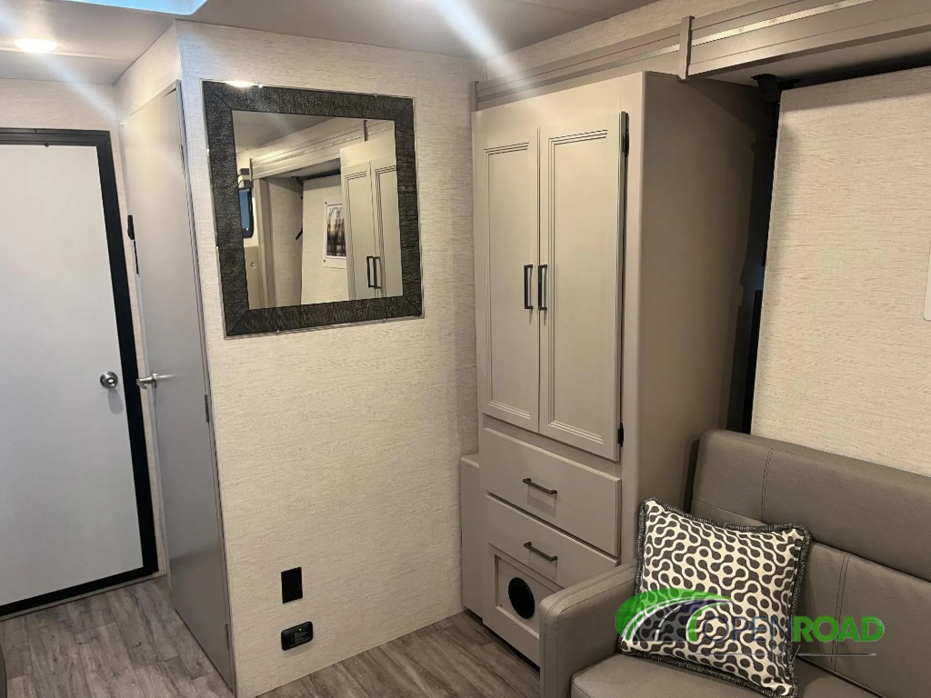 2025 Thor Motor Coach Outlaw 29T - Photo 3