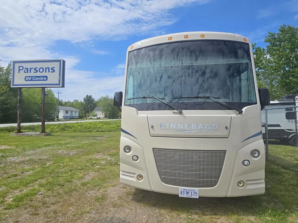 2018 Winnebago Sunstar 29V - Photo 3