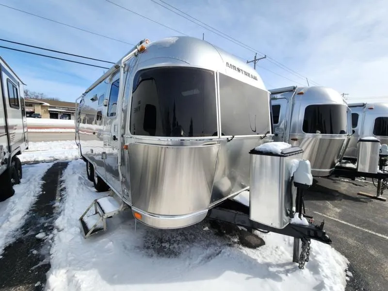 2017 Airstream International Serenity 23D - Photo 2