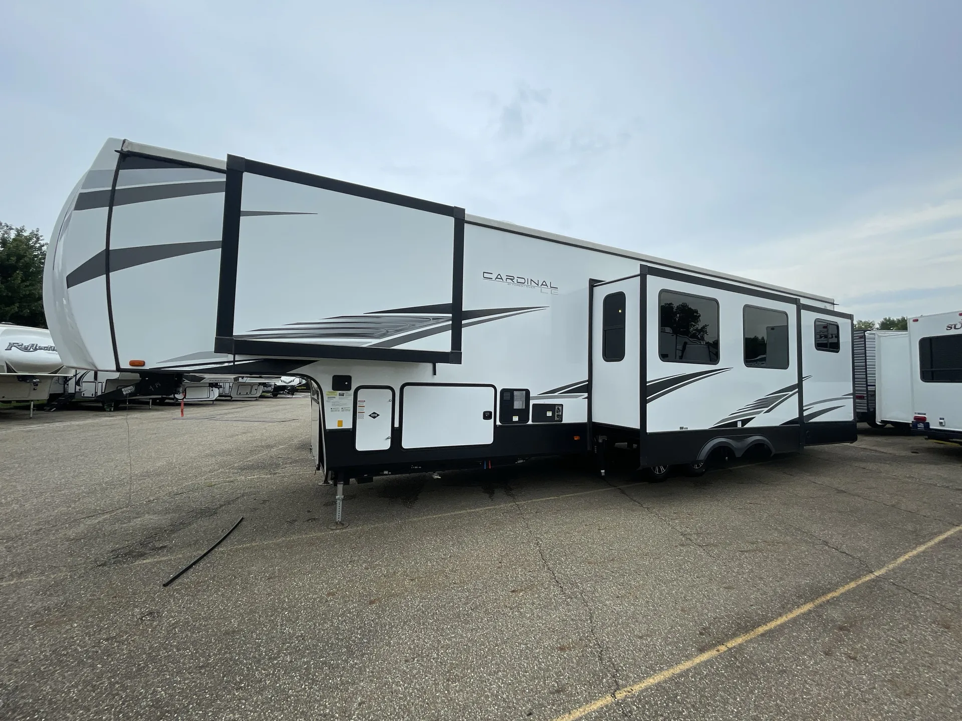 2022 Forest River Cardinal Limited 383BHLE — off campside