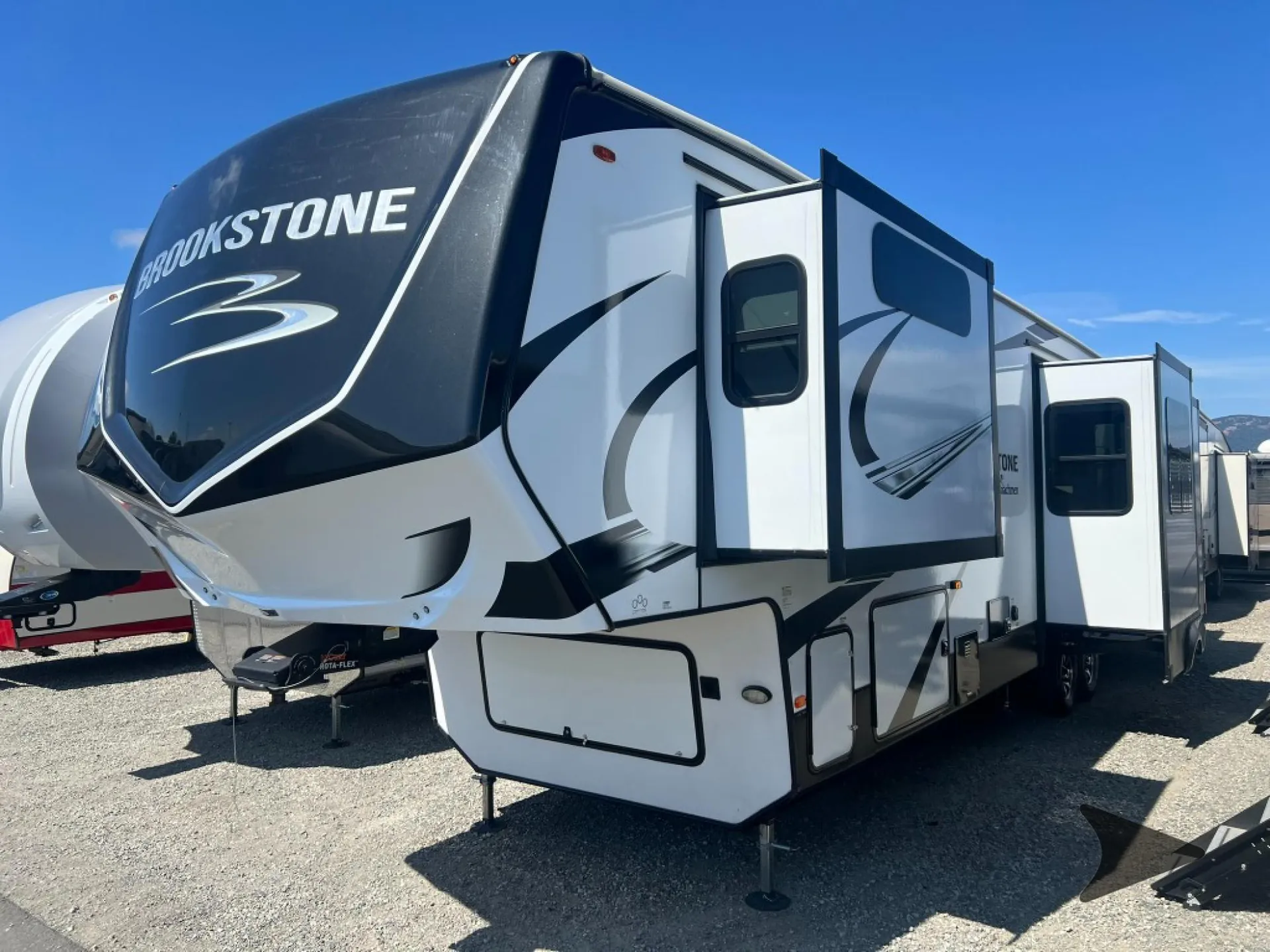 2024 Coachmen Brookstone 374RK - Photo 4