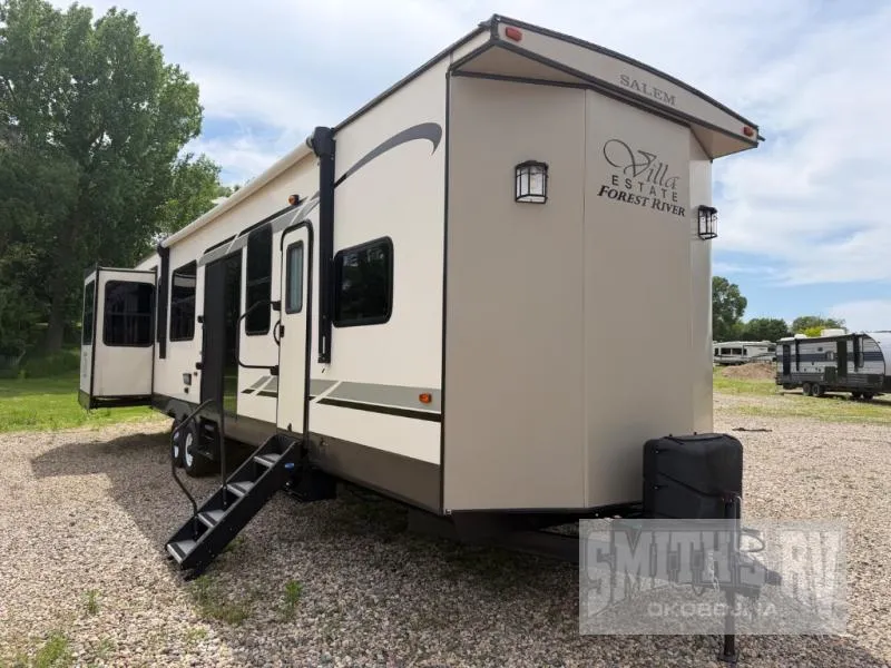 2018 Forest River RV Salem Villa Series Used    395RET Estate - Main photo
