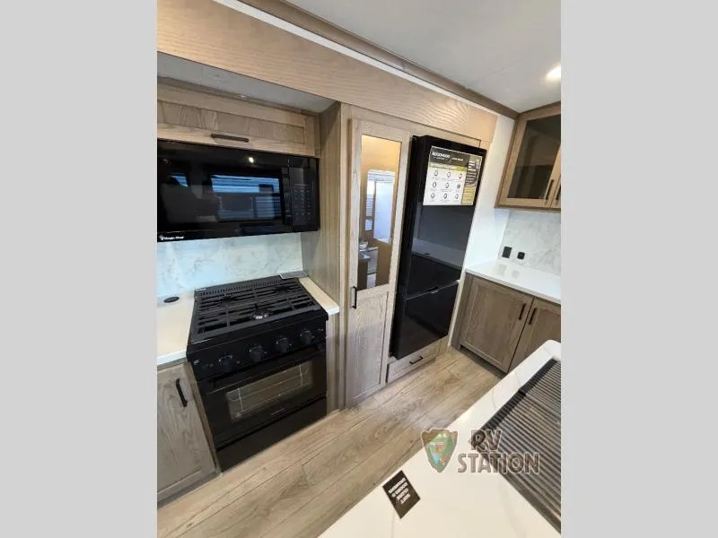 2026 Forest River Rockwood Signature 8337RL - Photo 4