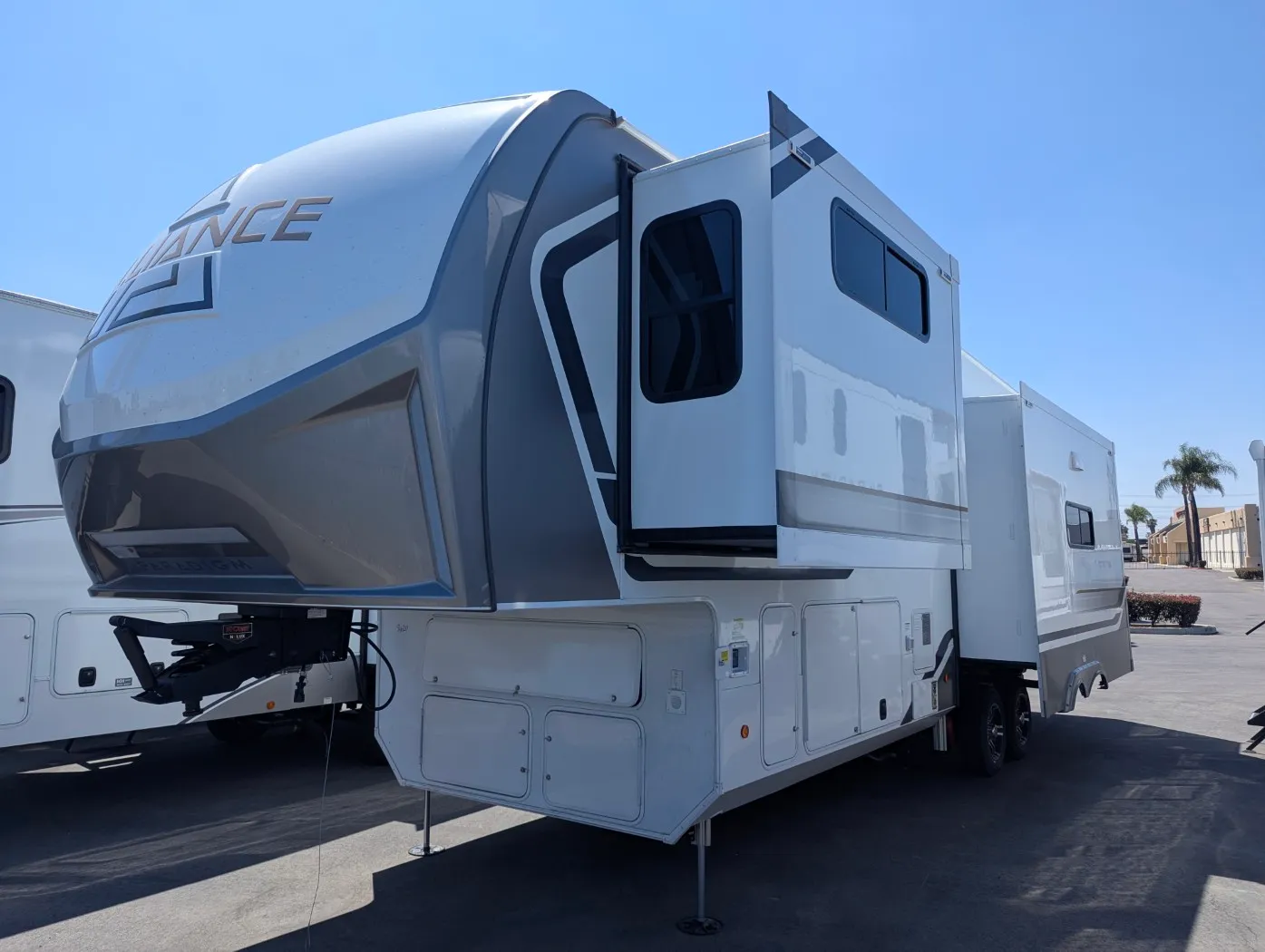2027 Alliance RV Paradigm 310RL - Photo 4