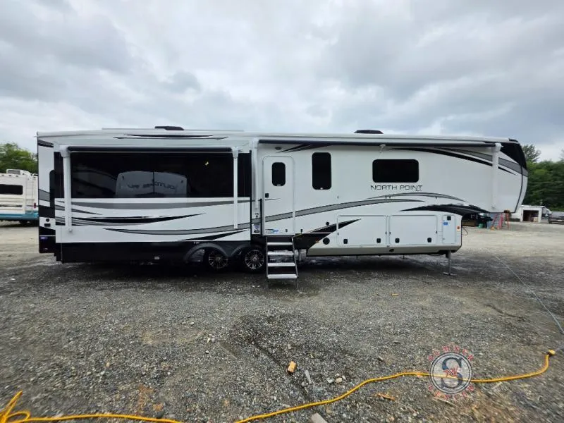 2024 Jayco North Point 387FBTS - Photo 2