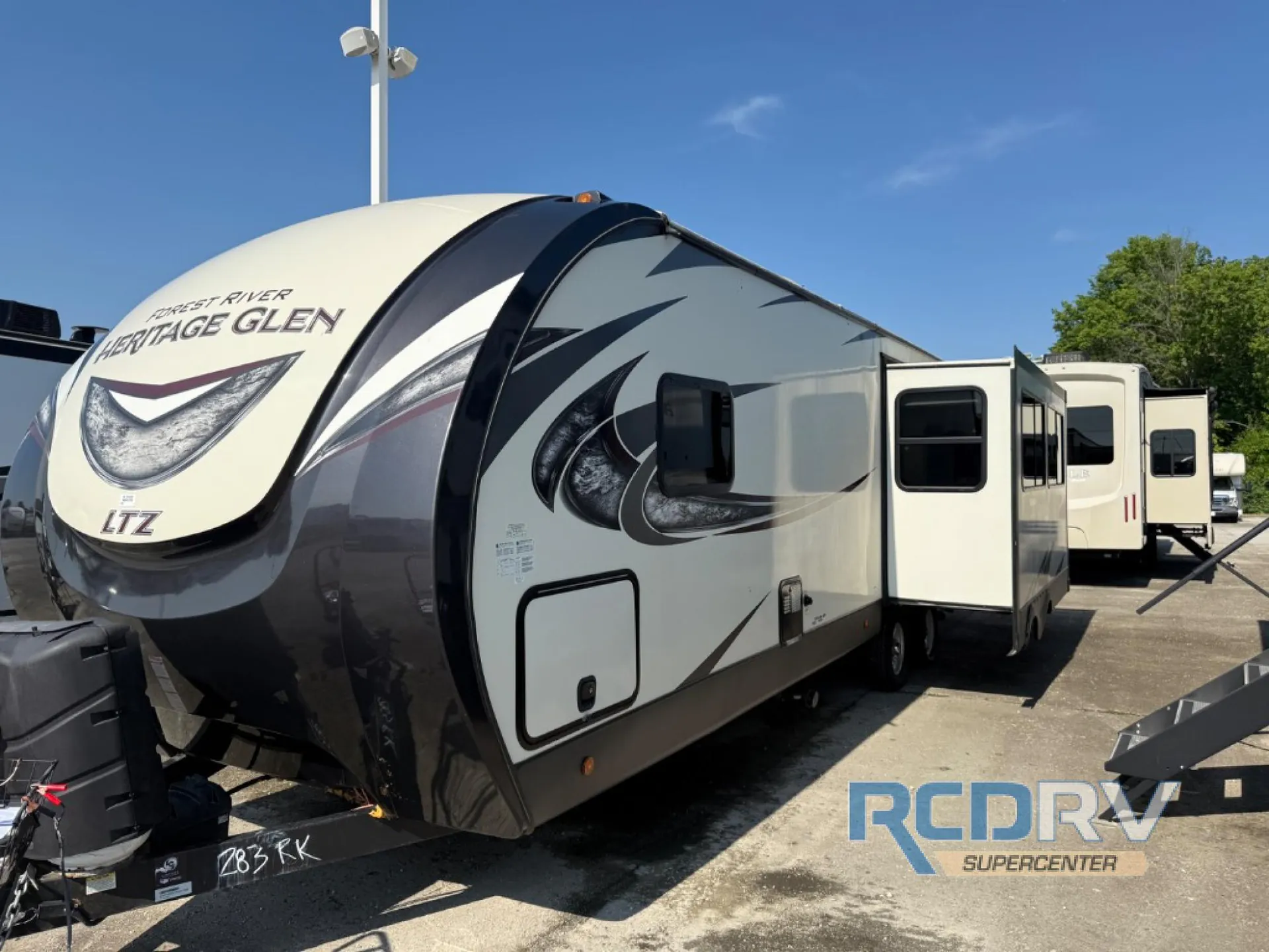 2019 Forest River Wildwood Heritage Glen 283RK dealer photo 2 from RCD RV Supercenter