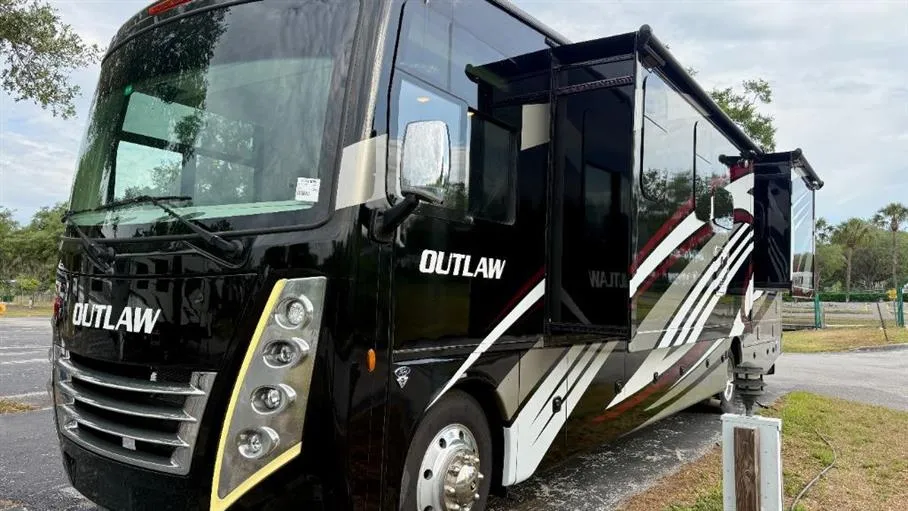 2024 Thor Motor Coach Outlaw 38KB - Photo 4