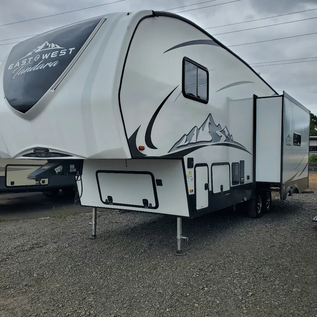 2022 East to West Tandara 285RL - Photo 3