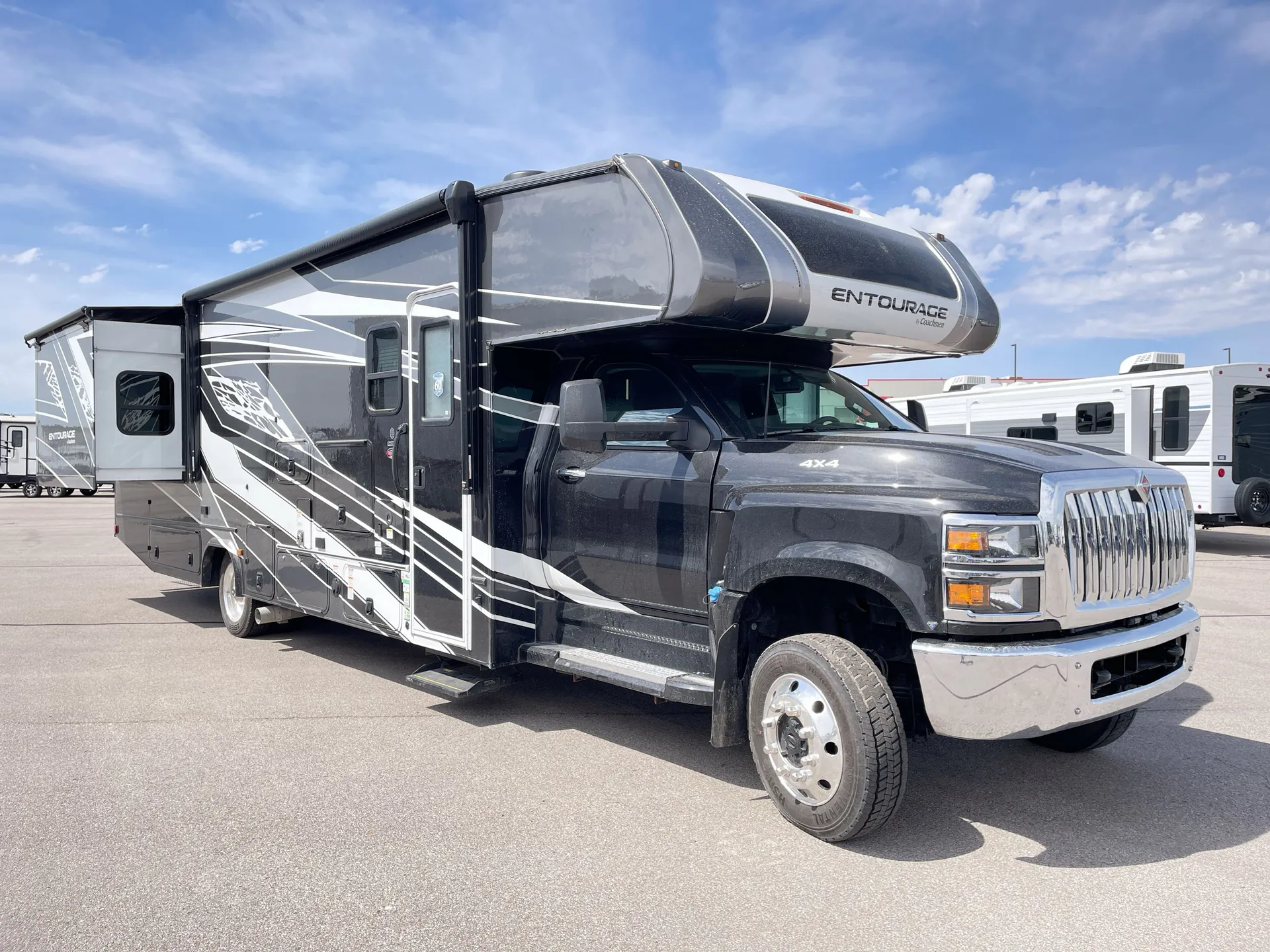 2025 Coachmen Entourage 340BH - Photo 2