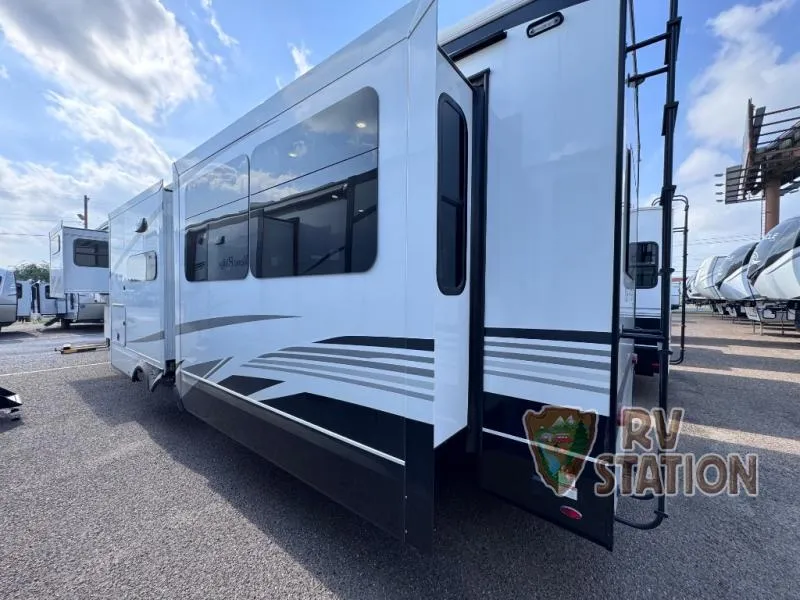 2025 Jayco North Point 381CKRE - Photo 4