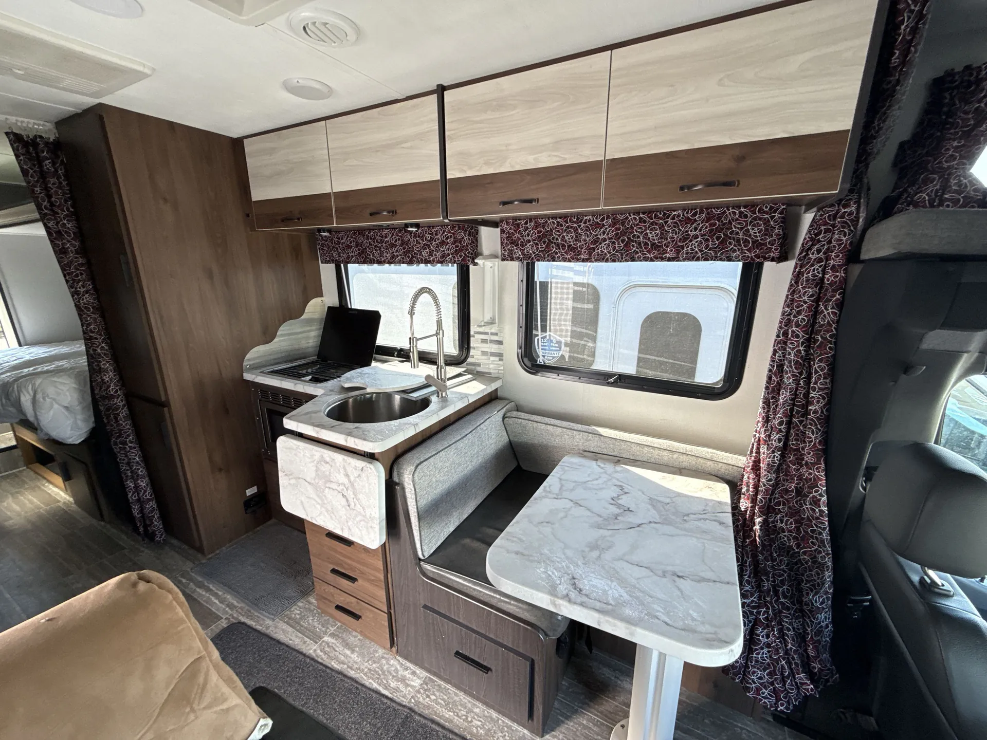 2020 Forest River Sunseeker MBS 2400Q — living area main