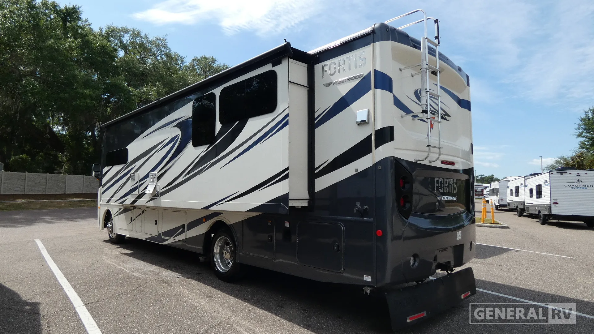 2022 Fleetwood Fortis 32RW - Photo 4