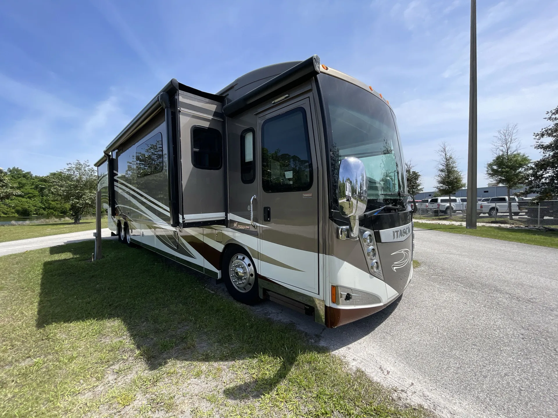 2014 Itasca Ellipse 42QD - Main photo