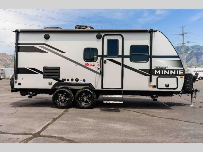 2023 Winnebago Micro Minnie 2108TB - Photo 3