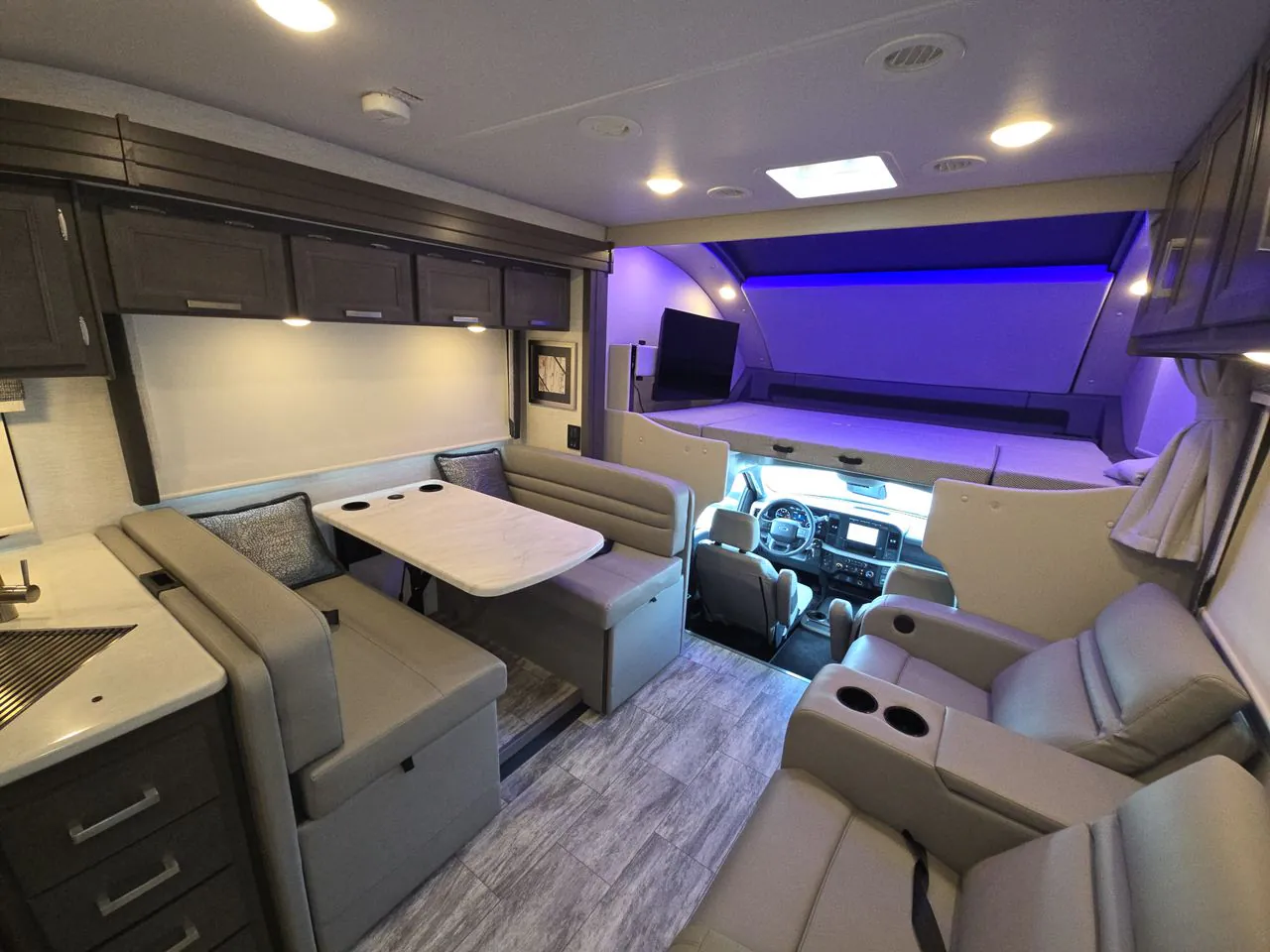2025 Thor Motor Coach Magnitude Super C LV35 - Photo 3