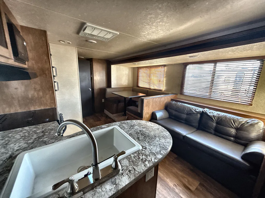 2017 Forest River Salem Cruise Lite 273QBXL, Photos photo 2
