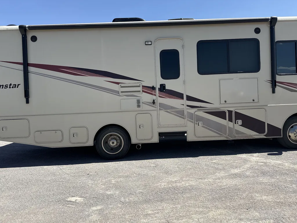 2019 Winnebago Sunstar 27P, Photos photo 22