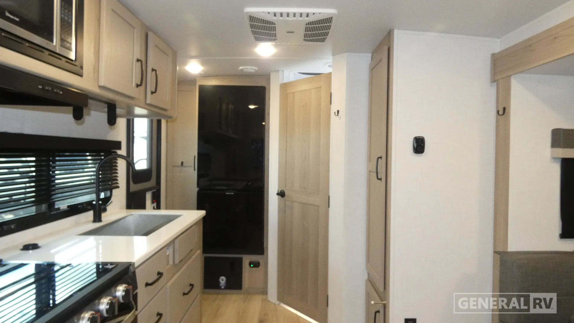 2025 Forest River Rockwood Mini Lite 2205S - Photo 3