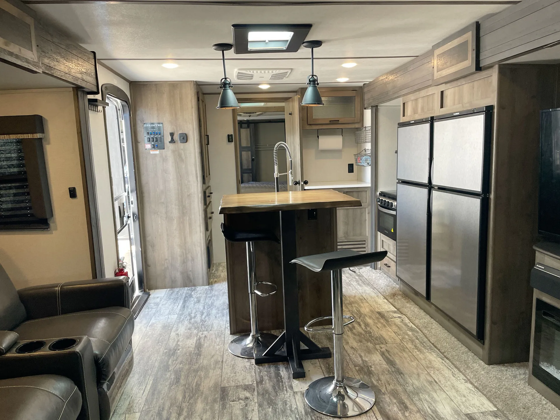 2020 Keystone Sprinter Limited 330KBS — living area main