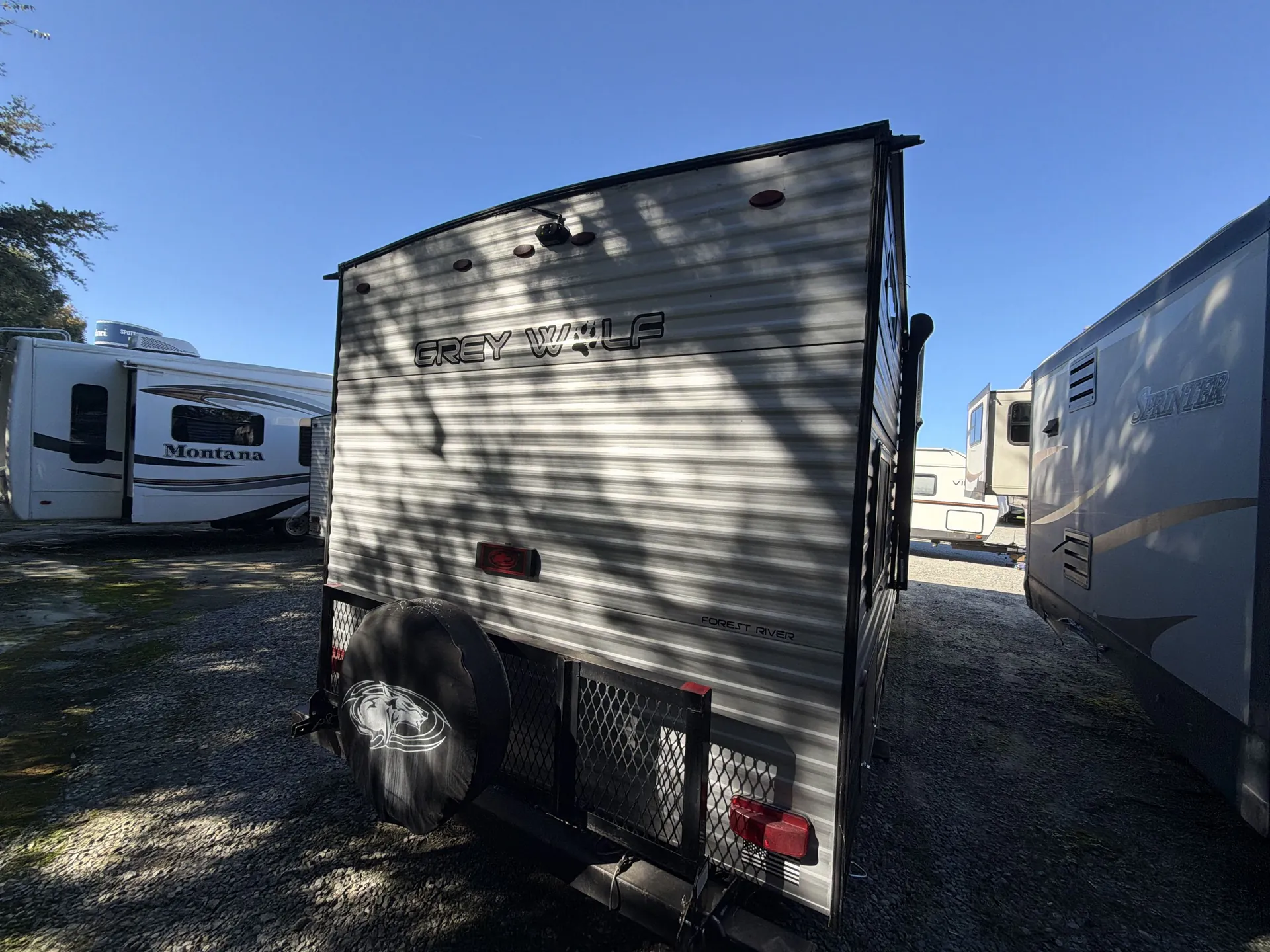 2022 Forest River Cherokee Grey Wolf 26DJSE — backside