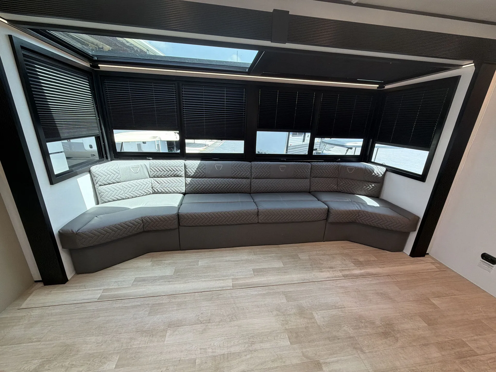 2026 Keystone Walkabout 26MAX — living area main