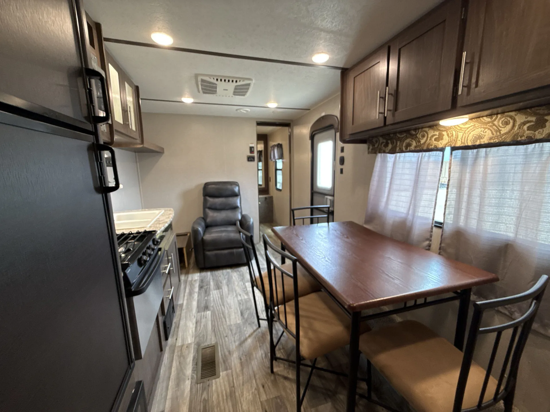 2019 Keystone Hideout 262LHS — living area main